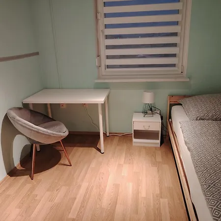 Lägenhet Geraeumige 4 Mit Balkon *