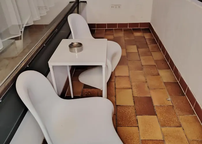 Geraeumige 4 Mit Balkon Apartment *
