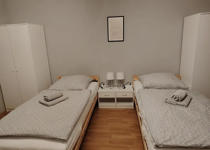 Geraeumige 4 Mit Balkon Apartment *