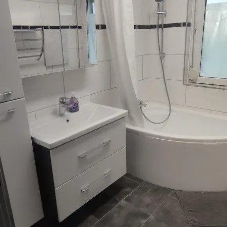 Geraeumige 4 Mit Balkon Appartement *