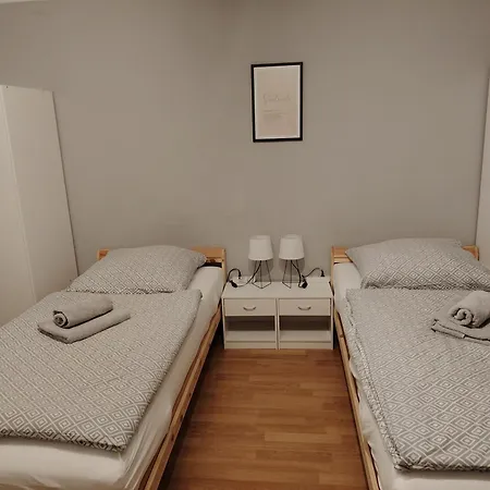 Geraeumige 4 Mit Balkon Appartement *
