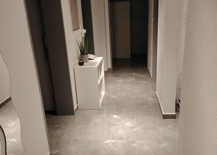 Geraeumige 4 Mit Balkon *